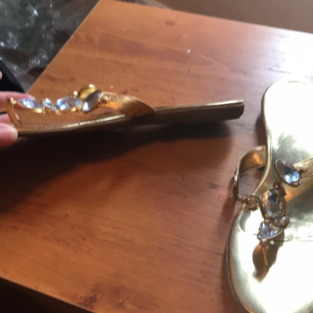 Gold enzo angioloni dressy sandal flats size 9.5m - Picture 2 of 5